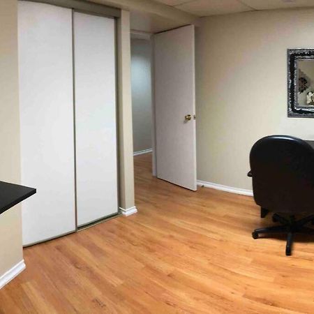 Basement Apartment In Richmond Hill Buitenkant foto