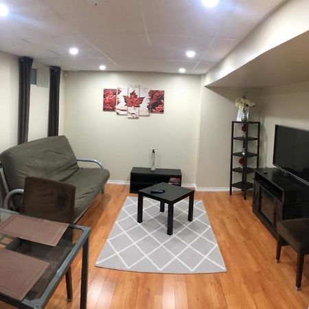 Basement Apartment In Richmond Hill Buitenkant foto