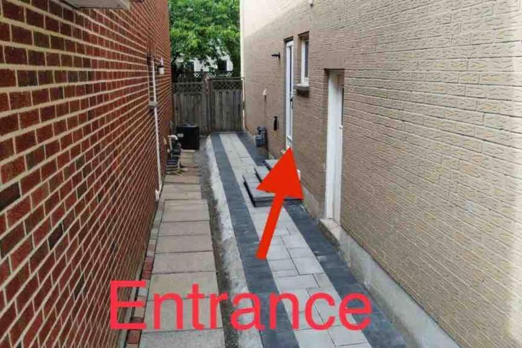 Basement Apartment In Richmond Hill Buitenkant foto