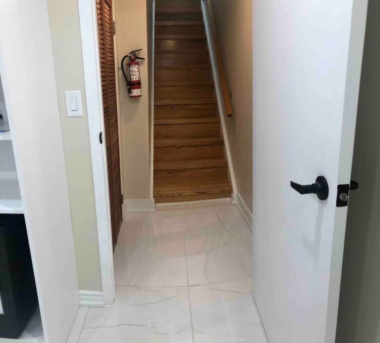 Basement Apartment In Richmond Hill Buitenkant foto