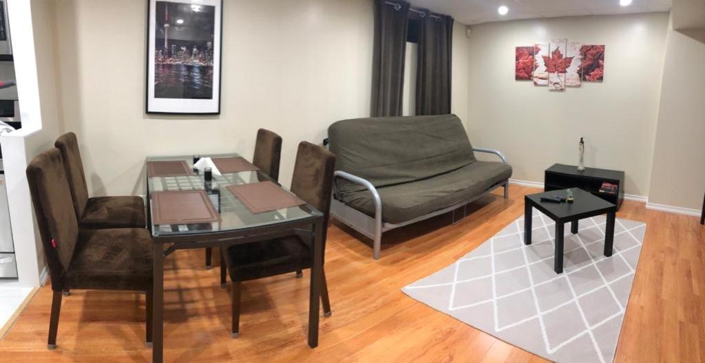 Basement Apartment In Richmond Hill Buitenkant foto